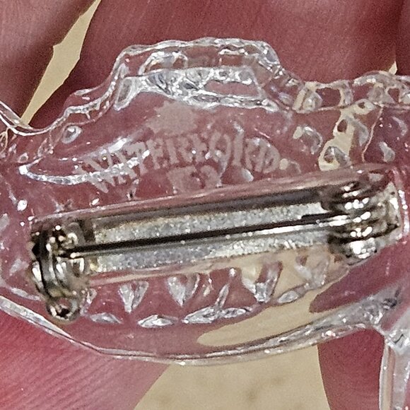 NEW IN BOX CLASSIC WATERFORD LEAD CRYSTAL SEAHORSE BROOCH PIN - Picture 7 of 9